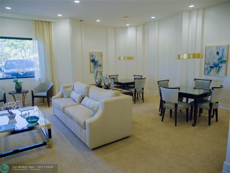 For Sale: $410,000 (1 beds, 2 baths, 840 Square Feet)