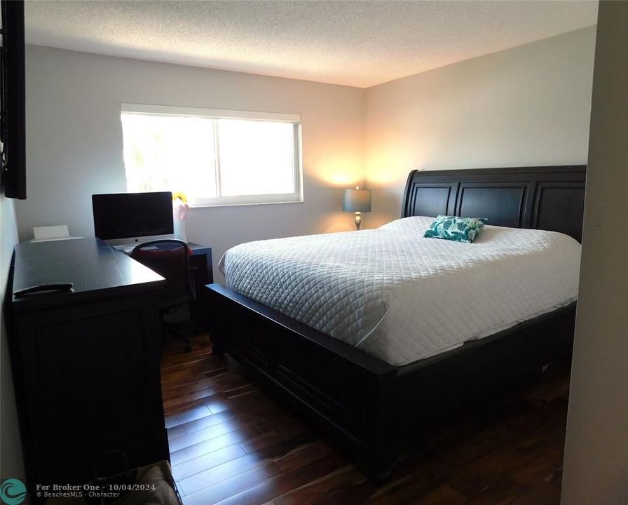 For Rent: $2,400 (2 beds, 2 baths, 862 Square Feet)