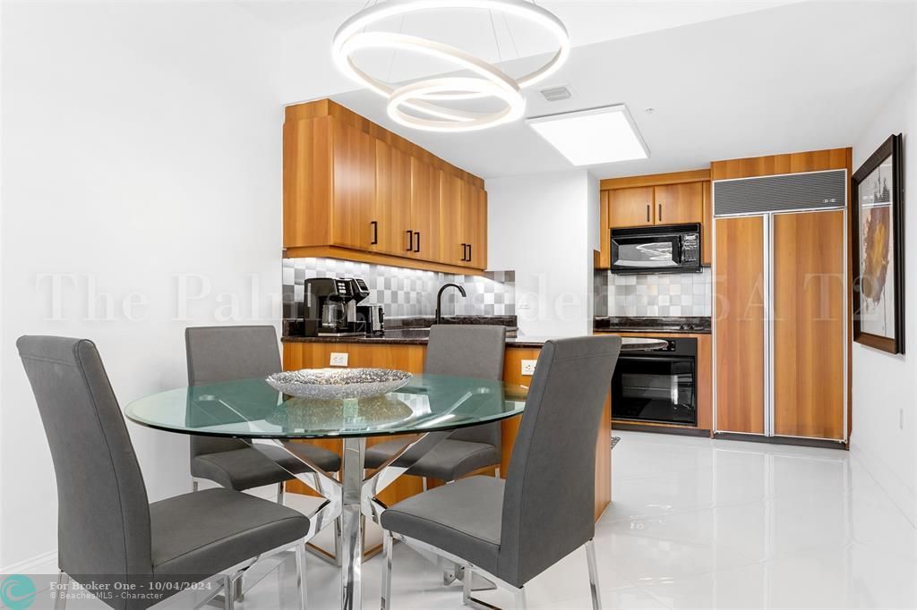 For Sale: $588,000 (1 beds, 1 baths, 741 Square Feet)