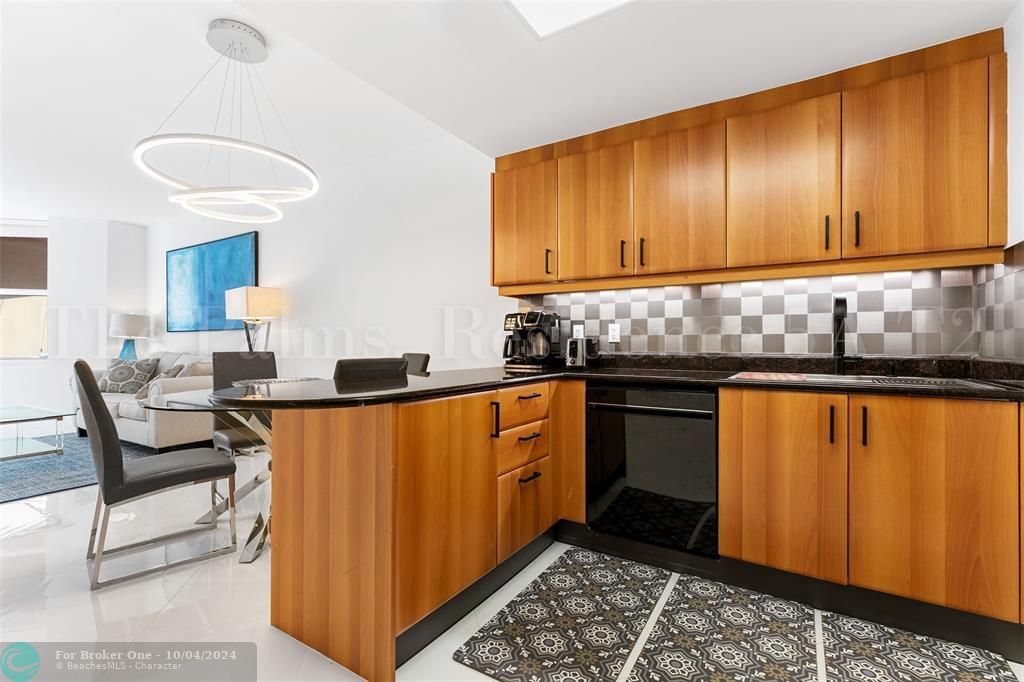 For Sale: $588,000 (1 beds, 1 baths, 741 Square Feet)