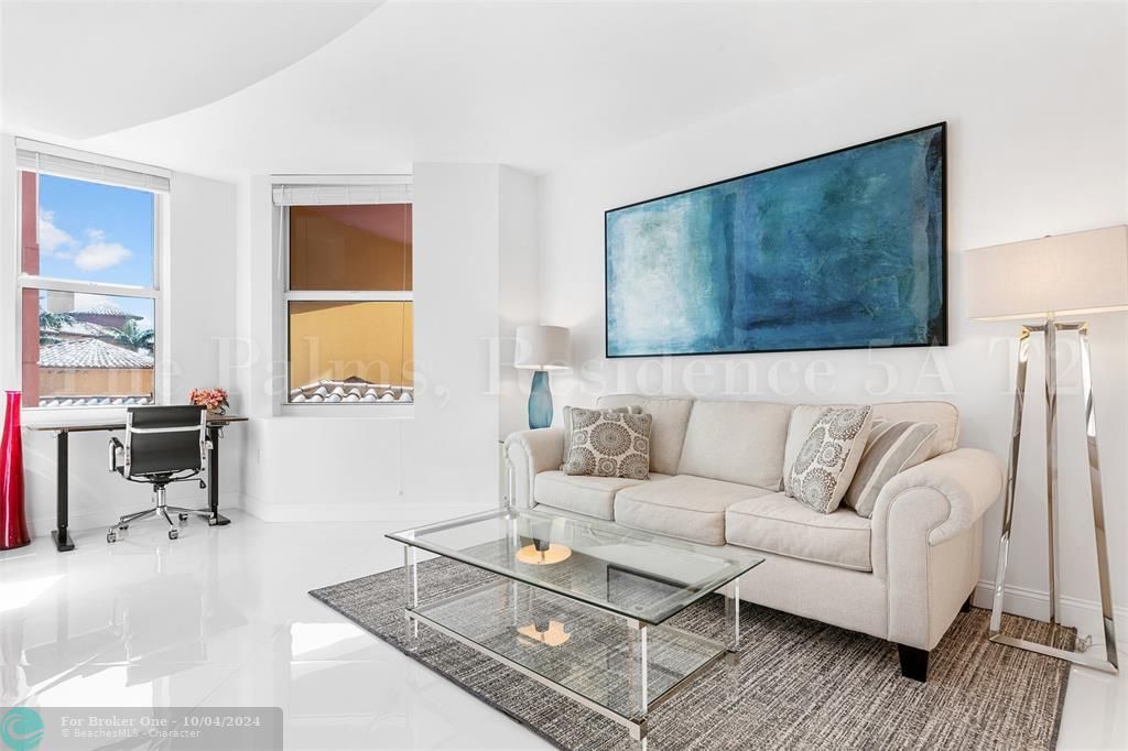 For Sale: $588,000 (1 beds, 1 baths, 741 Square Feet)