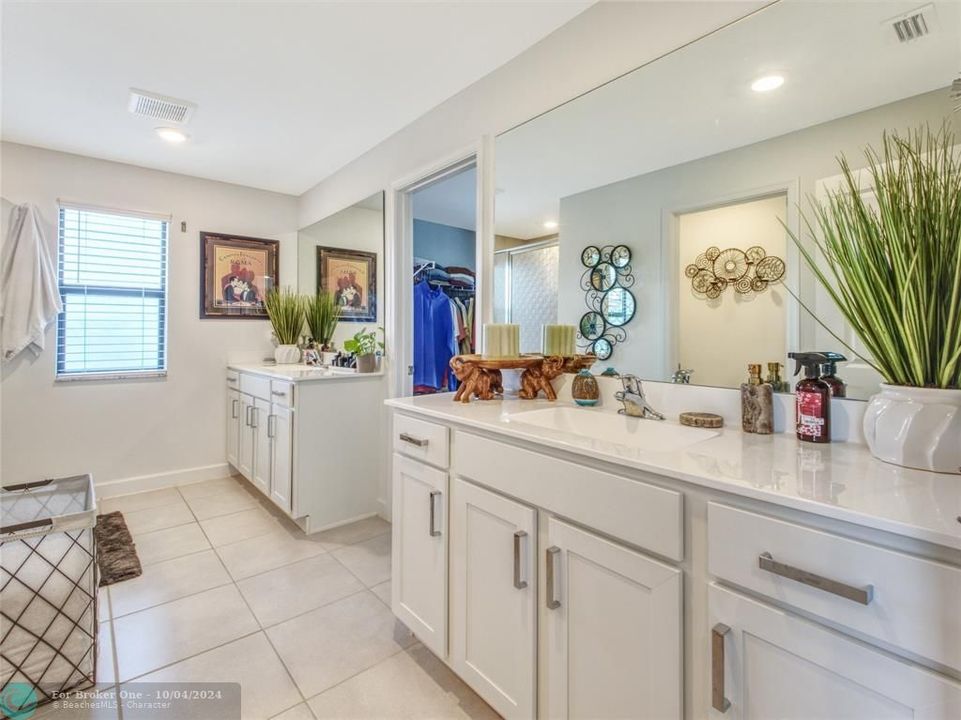 For Sale: $799,500 (5 beds, 2 baths, 3065 Square Feet)