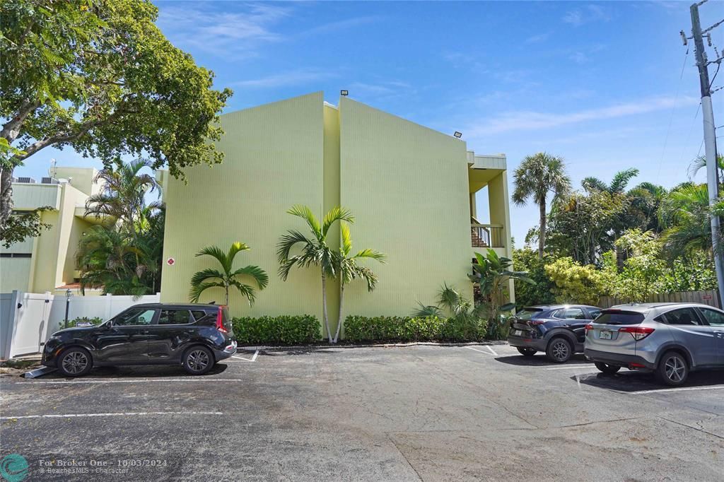 For Sale: $349,777 (2 beds, 2 baths, 950 Square Feet)