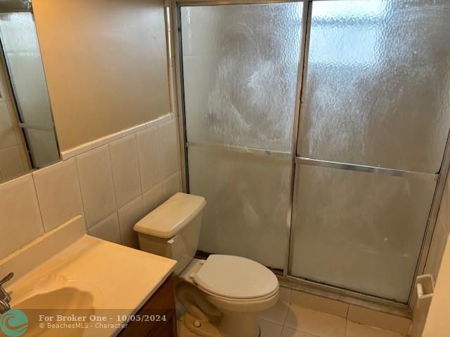 For Rent: $2,000 (2 beds, 2 baths, 994 Square Feet)