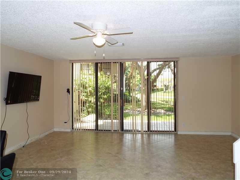 For Rent: $3,200 (3 beds, 2 baths, 1400 Square Feet)