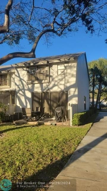 For Rent: $3,200 (3 beds, 2 baths, 1400 Square Feet)