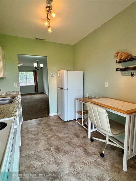 For Rent: $1,425 (1 beds, 1 baths, 670 Square Feet)