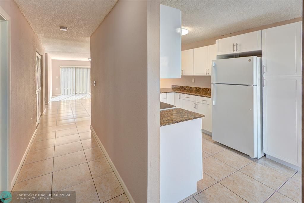 For Sale: $325,000 (2 beds, 2 baths, 987 Square Feet)