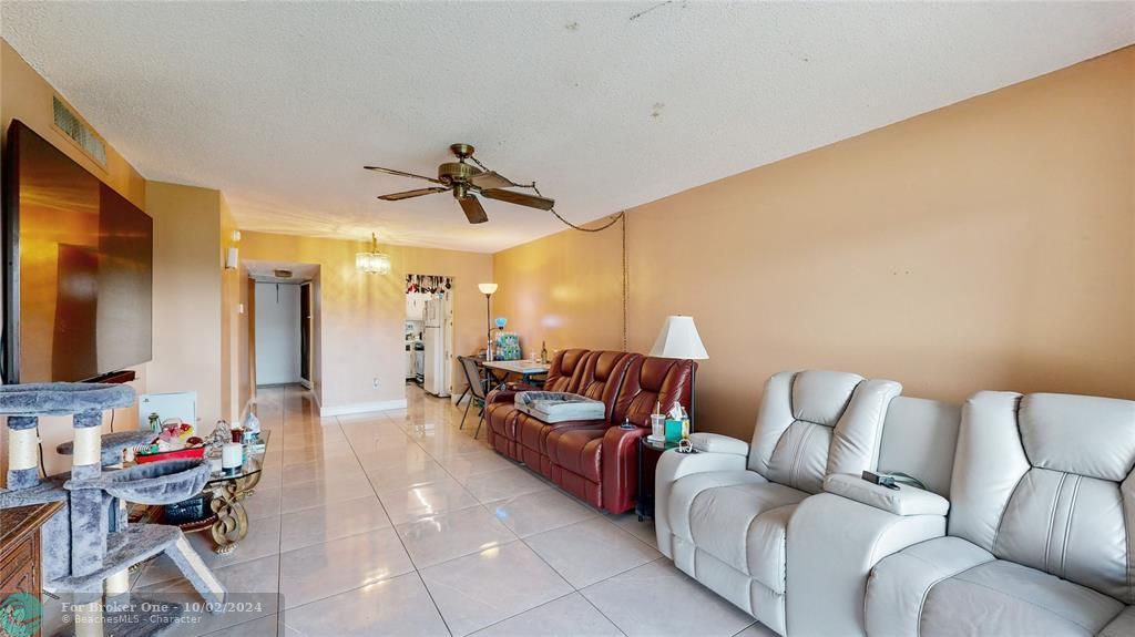 For Sale: $246,000 (2 beds, 2 baths, 1100 Square Feet)