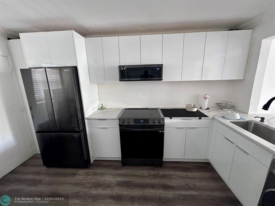 For Sale: $175,000 (1 beds, 1 baths, 1036 Square Feet)