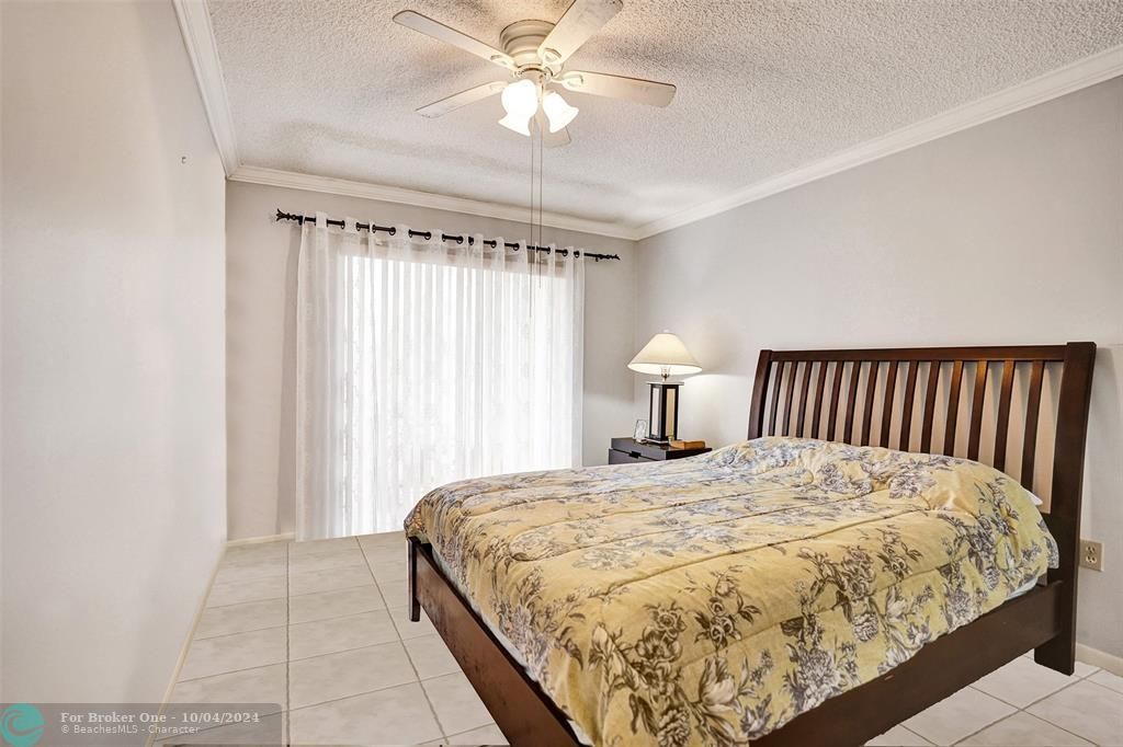 For Sale: $130,000 (1 beds, 1 baths, 658 Square Feet)