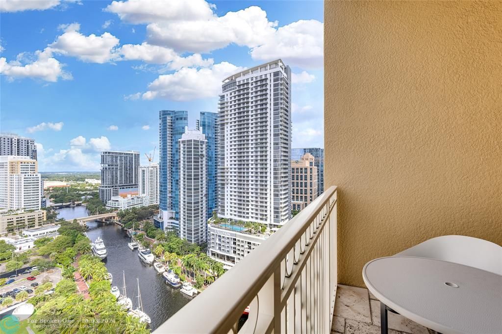 For Sale: $435,000 (1 beds, 1 baths, 803 Square Feet)