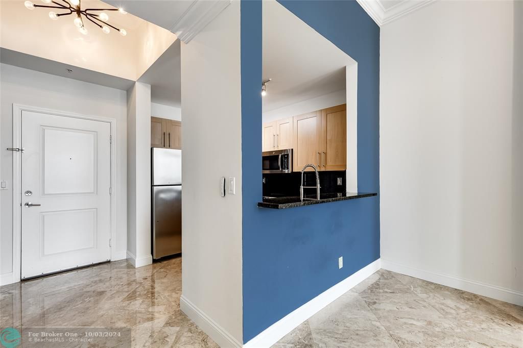 For Sale: $435,000 (1 beds, 1 baths, 803 Square Feet)