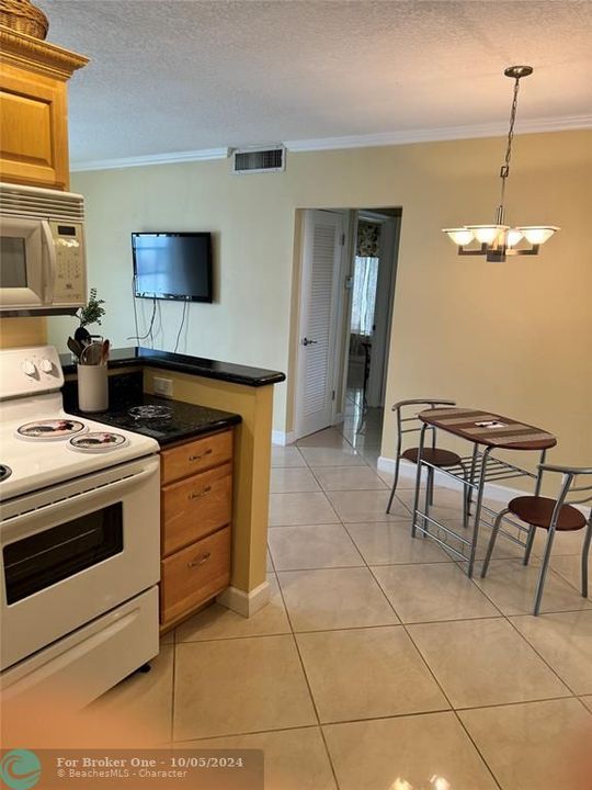 For Rent: $2,000 (2 beds, 1 baths, 950 Square Feet)