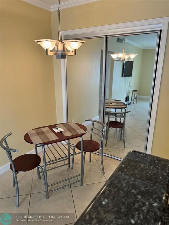 For Rent: $2,000 (2 beds, 1 baths, 950 Square Feet)