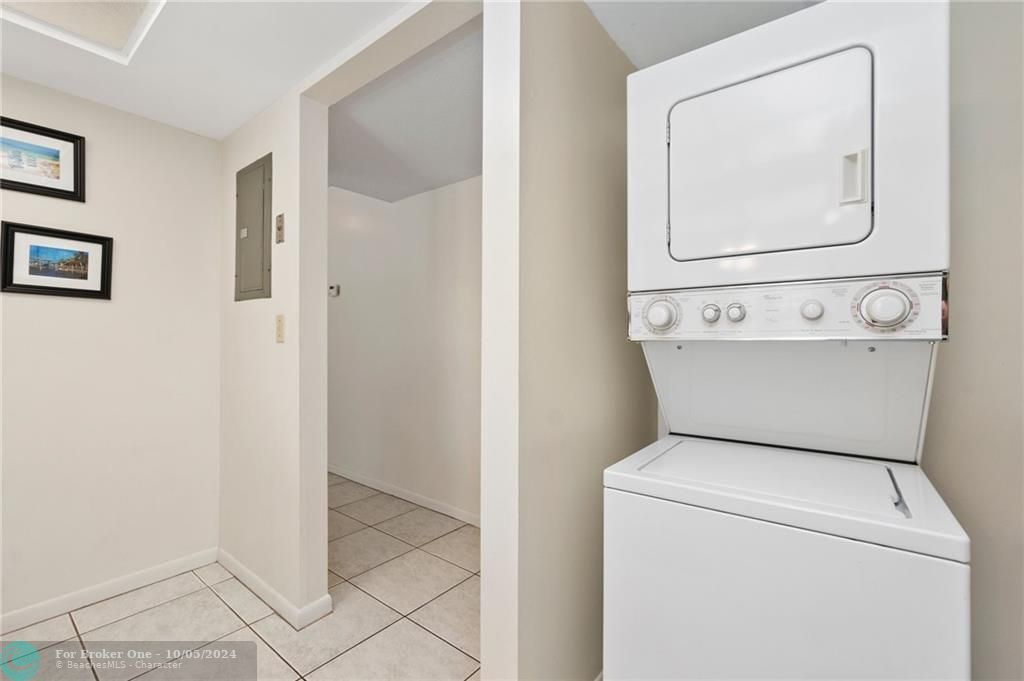 For Rent: $2,200 (2 beds, 2 baths, 1195 Square Feet)