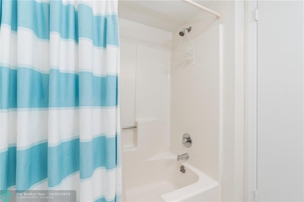 For Rent: $2,200 (2 beds, 2 baths, 1195 Square Feet)