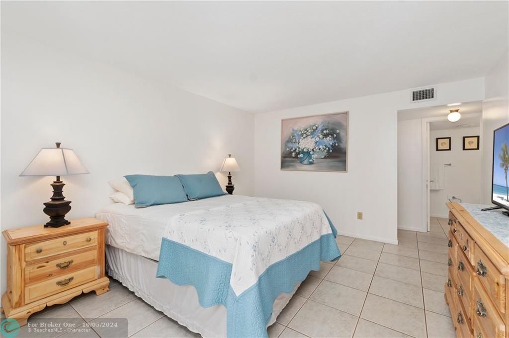 For Rent: $2,200 (2 beds, 2 baths, 1195 Square Feet)