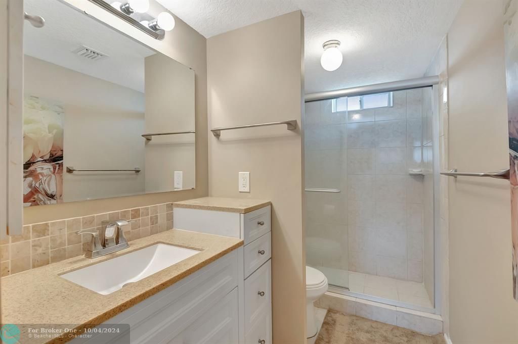 For Sale: $135,000 (1 beds, 1 baths, 758 Square Feet)