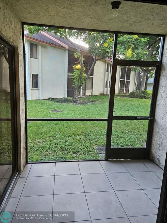 For Rent: $2,100 (2 beds, 2 baths, 970 Square Feet)