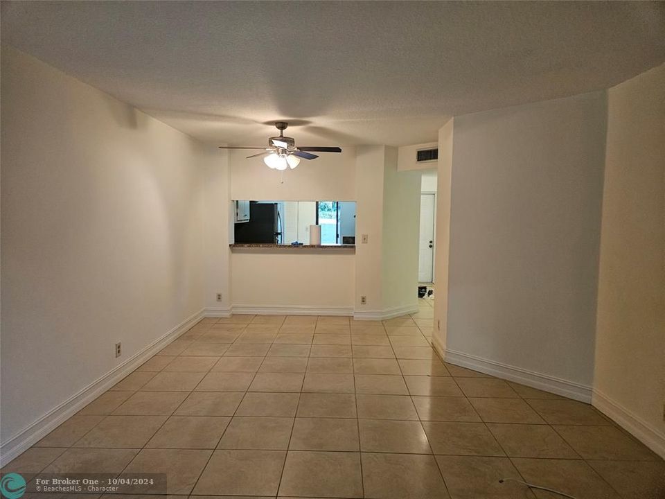 For Rent: $2,100 (2 beds, 2 baths, 970 Square Feet)