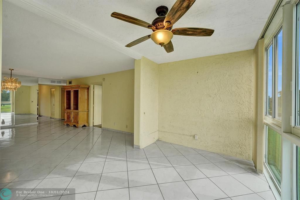 For Sale: $160,000 (2 beds, 2 baths, 1000 Square Feet)