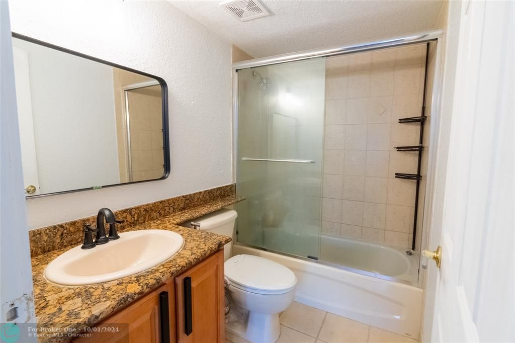 For Sale: $279,900 (1 beds, 1 baths, 625 Square Feet)