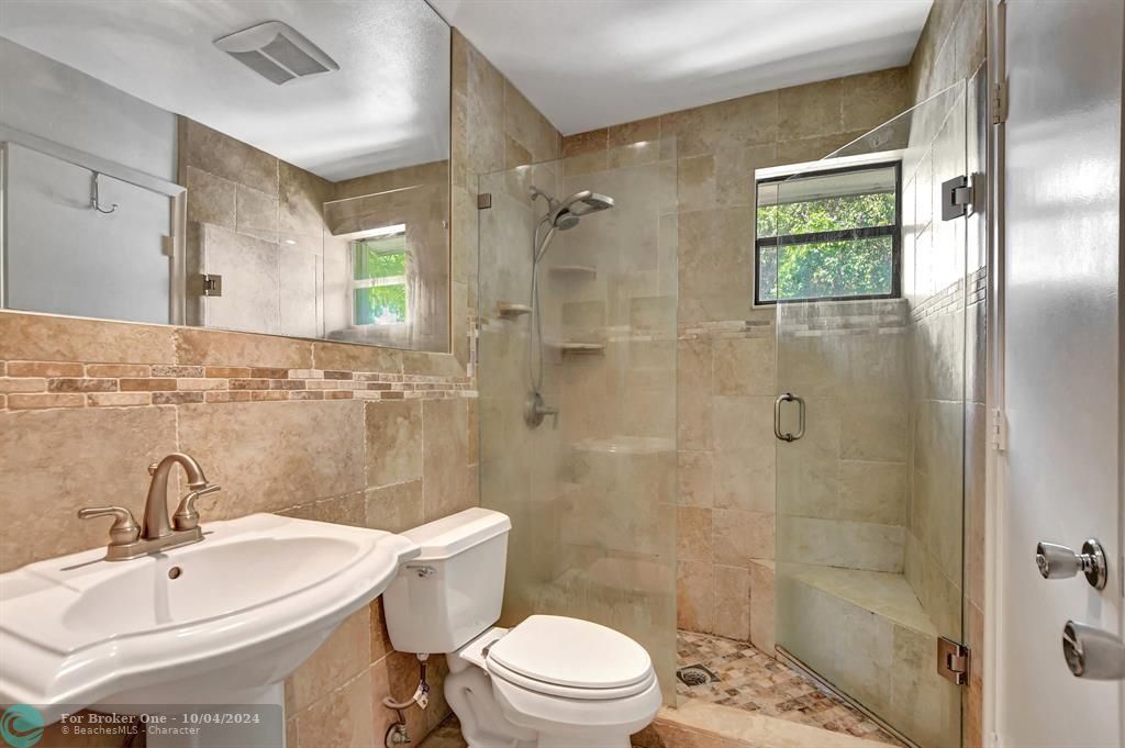 For Sale: $284,900 (2 beds, 2 baths, 1054 Square Feet)