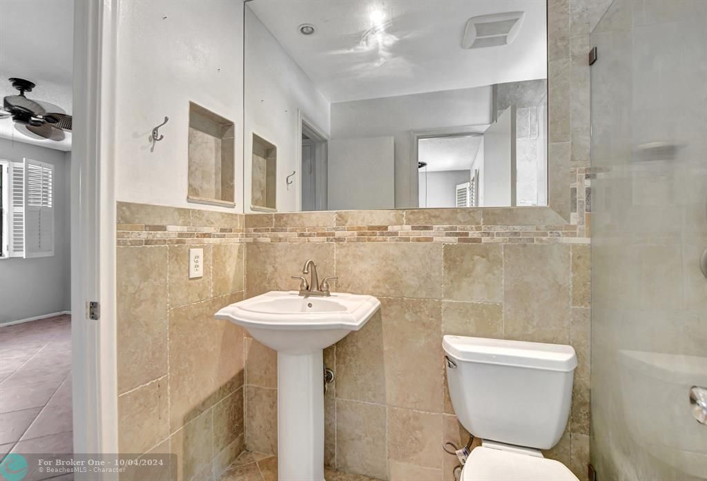 For Sale: $284,900 (2 beds, 2 baths, 1054 Square Feet)