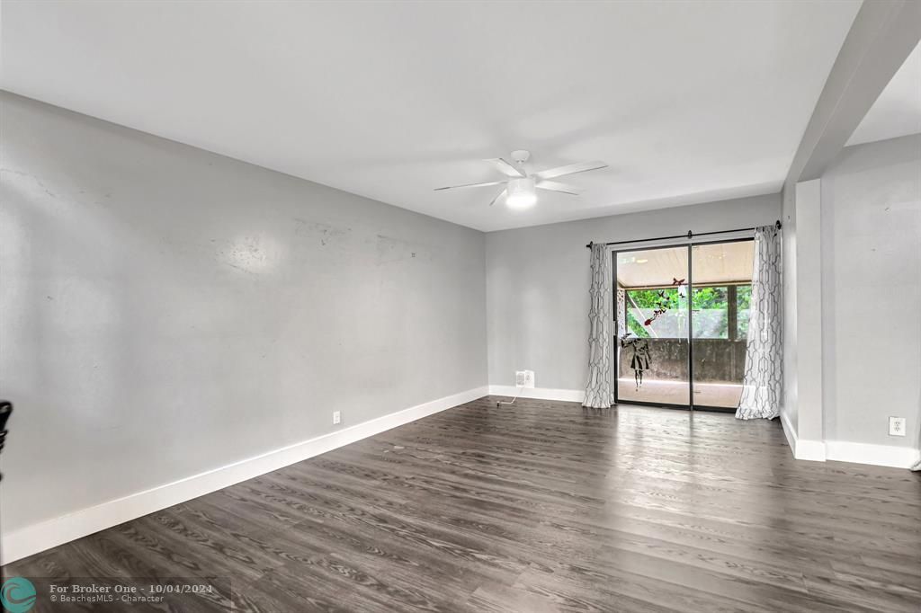 For Sale: $284,900 (2 beds, 2 baths, 1054 Square Feet)