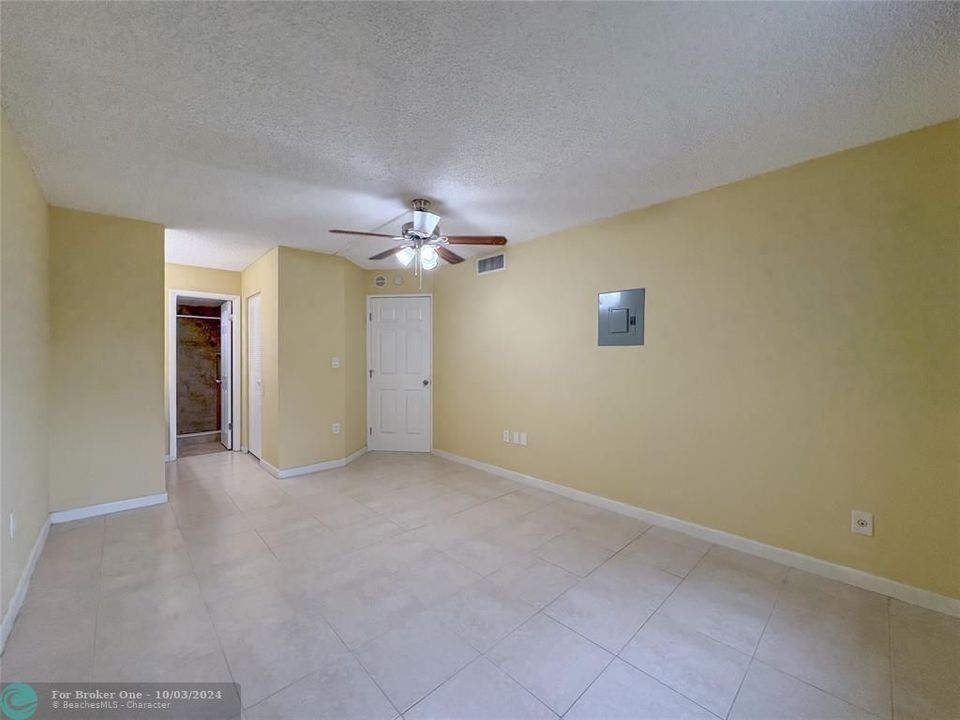 For Sale: $174,900 (2 beds, 2 baths, 950 Square Feet)