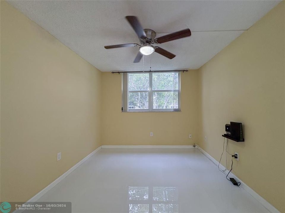 For Sale: $174,900 (2 beds, 2 baths, 950 Square Feet)