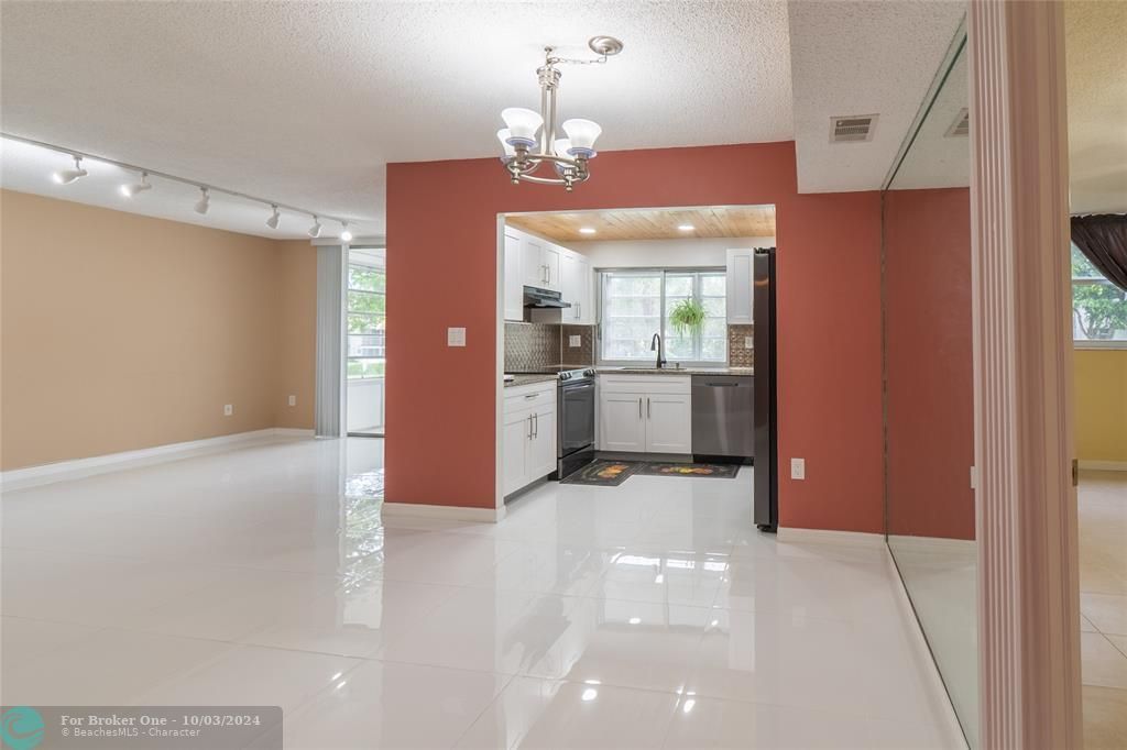 For Sale: $174,900 (2 beds, 2 baths, 950 Square Feet)