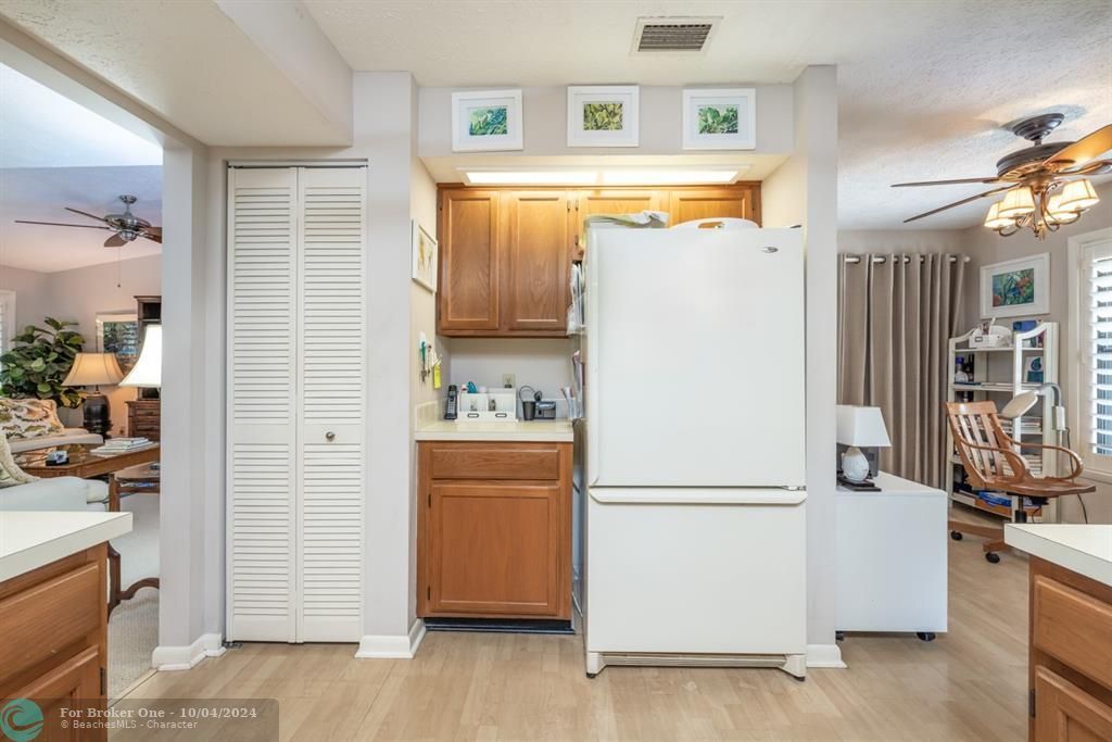 For Sale: $315,000 (2 beds, 2 baths, 1400 Square Feet)