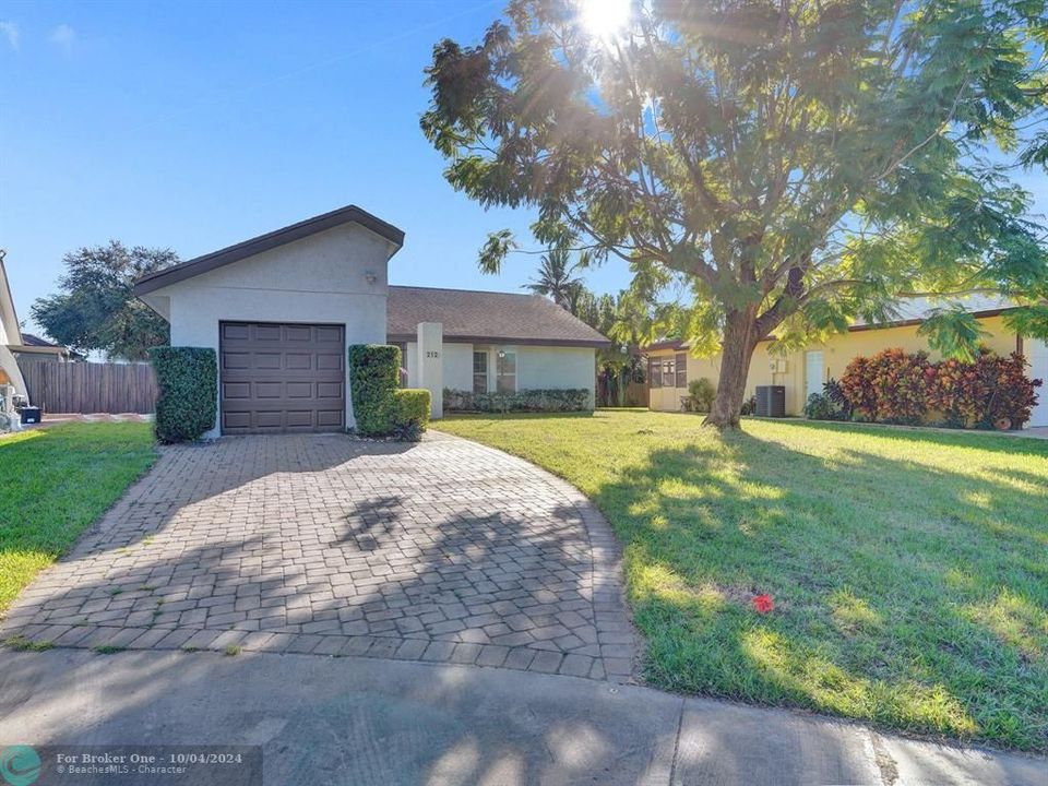 For Sale: $699,000 (3 beds, 2 baths, 1538 Square Feet)