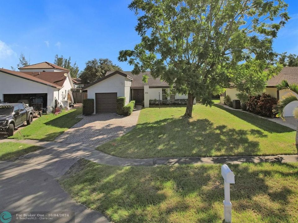 For Sale: $699,000 (3 beds, 2 baths, 1538 Square Feet)