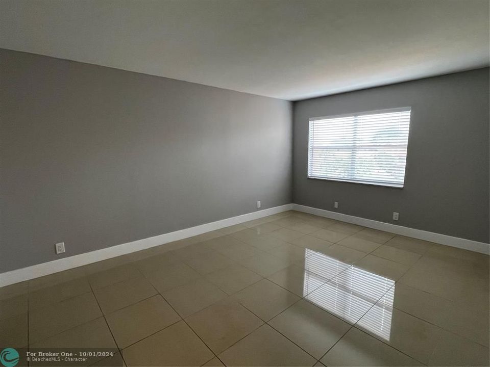 For Sale: $309,900 (2 beds, 2 baths, 1376 Square Feet)