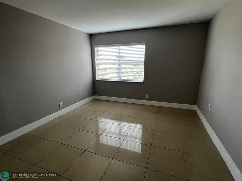 For Sale: $309,900 (2 beds, 2 baths, 1376 Square Feet)