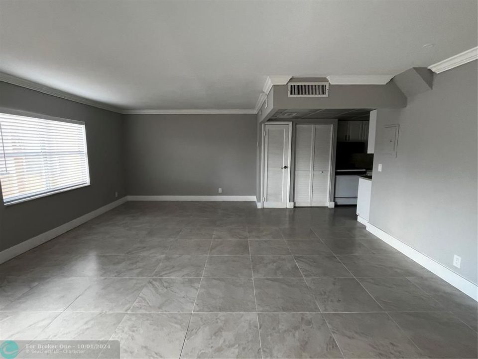 For Sale: $309,900 (2 beds, 2 baths, 1376 Square Feet)