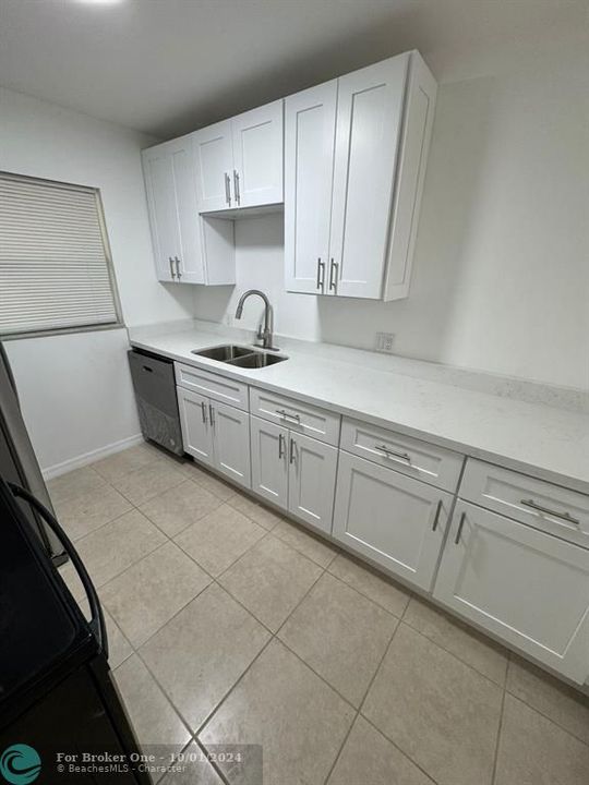 For Sale: $269,999 (2 beds, 1 baths, 945 Square Feet)