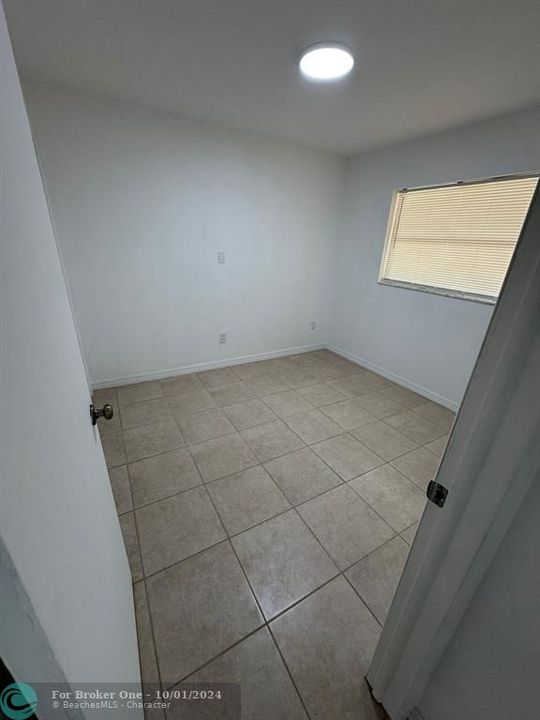 For Sale: $269,999 (2 beds, 1 baths, 945 Square Feet)