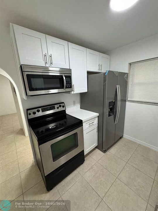 For Sale: $269,999 (2 beds, 1 baths, 945 Square Feet)