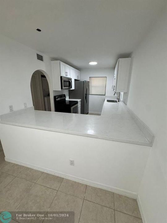 For Sale: $269,999 (2 beds, 1 baths, 945 Square Feet)