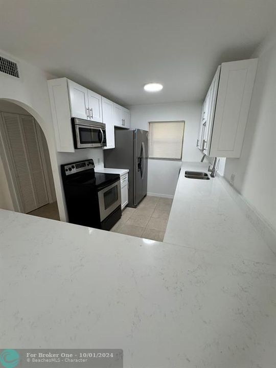 For Sale: $269,999 (2 beds, 1 baths, 945 Square Feet)