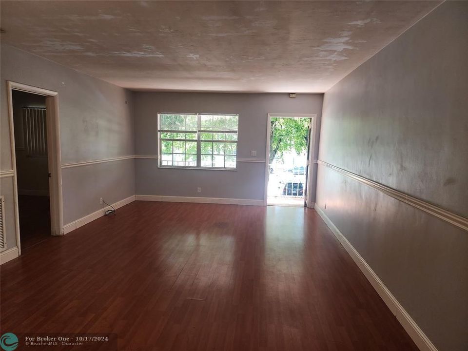 For Rent: $1,750 (2 beds, 1 baths, 797 Square Feet)