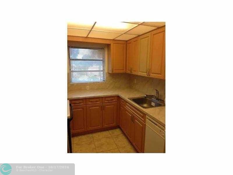 For Rent: $1,750 (2 beds, 1 baths, 797 Square Feet)