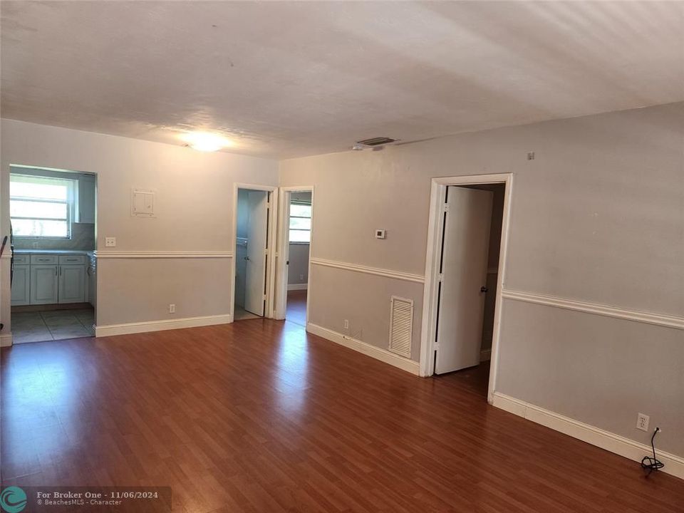 For Rent: $1,750 (2 beds, 1 baths, 797 Square Feet)