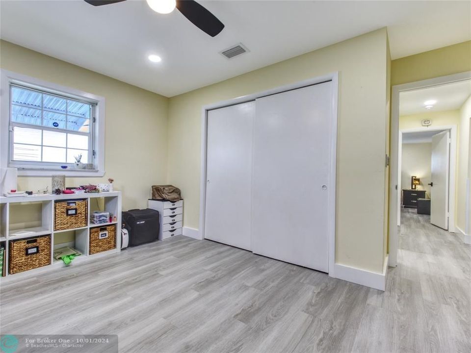 For Sale: $380,000 (2 beds, 2 baths, 1428 Square Feet)