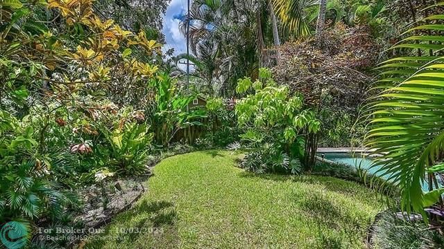 For Sale: $800,000 (3 beds, 2 baths, 1904 Square Feet)