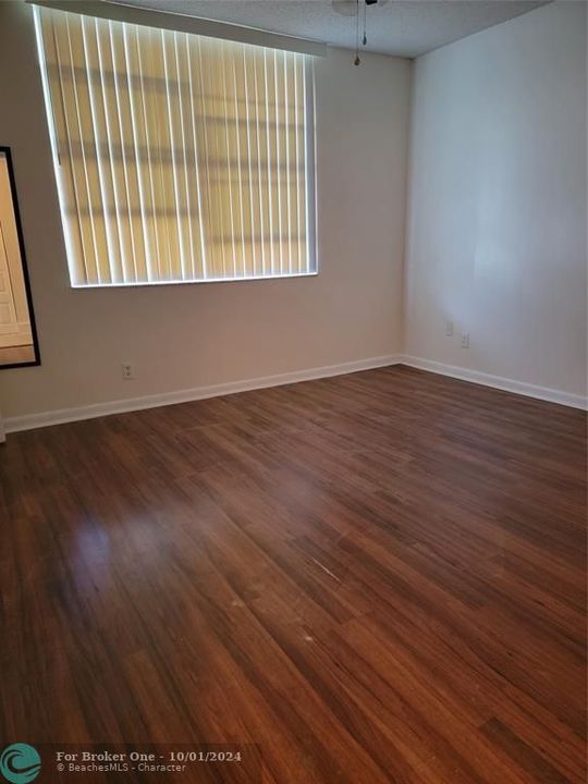 For Sale: $170,000 (2 beds, 2 baths, 1000 Square Feet)